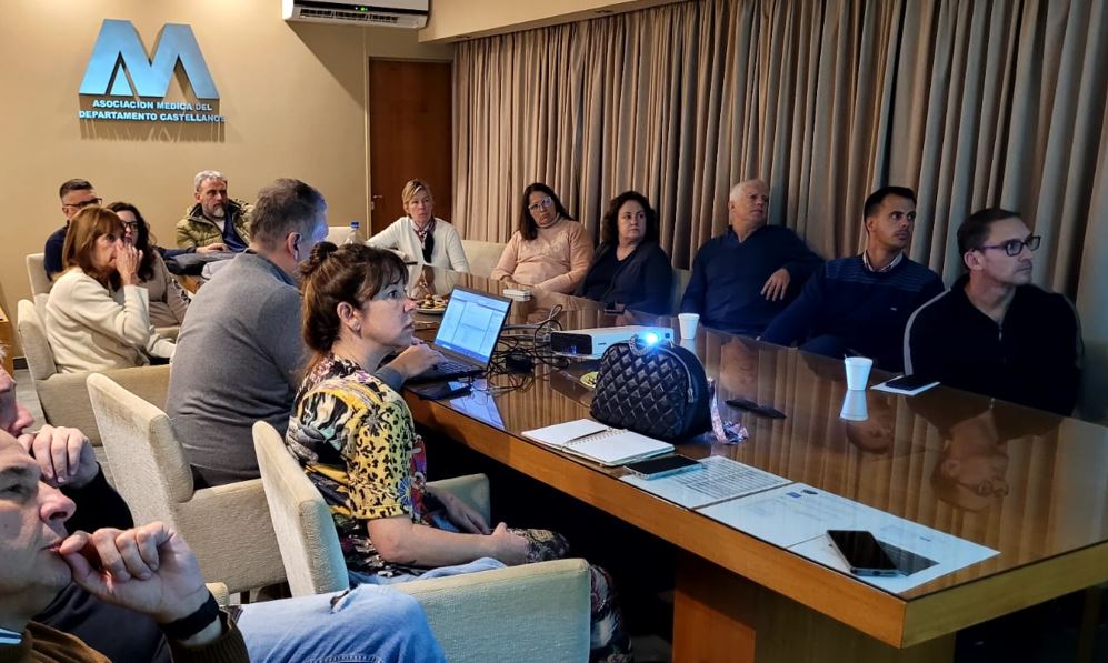Asociados se capacitaron para las pruebas del sistema de estampillado electrónico class=